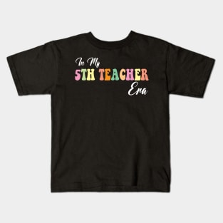 Retro Groovy In My 5th teacher Era Back To School Kids T-Shirt